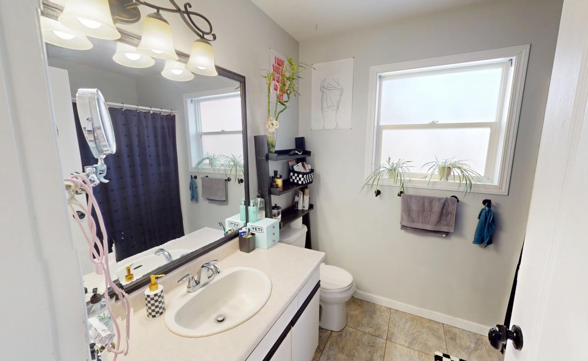 3928 48 Ave
