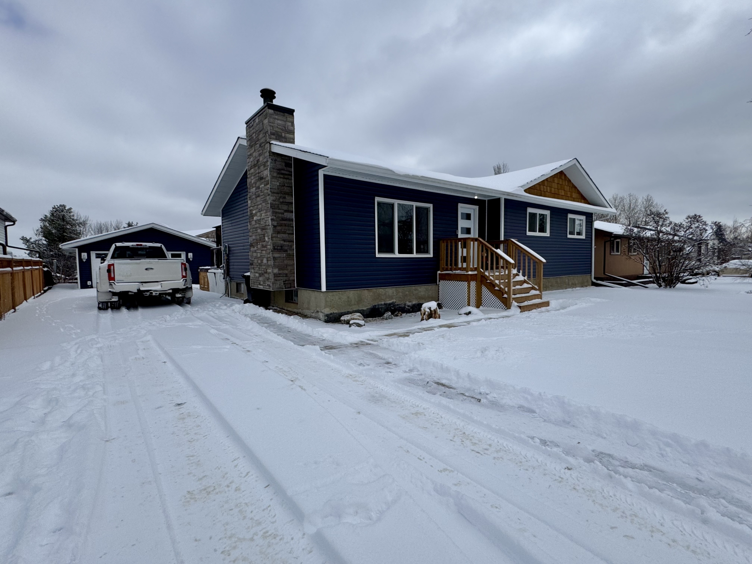 4408 55 Ave