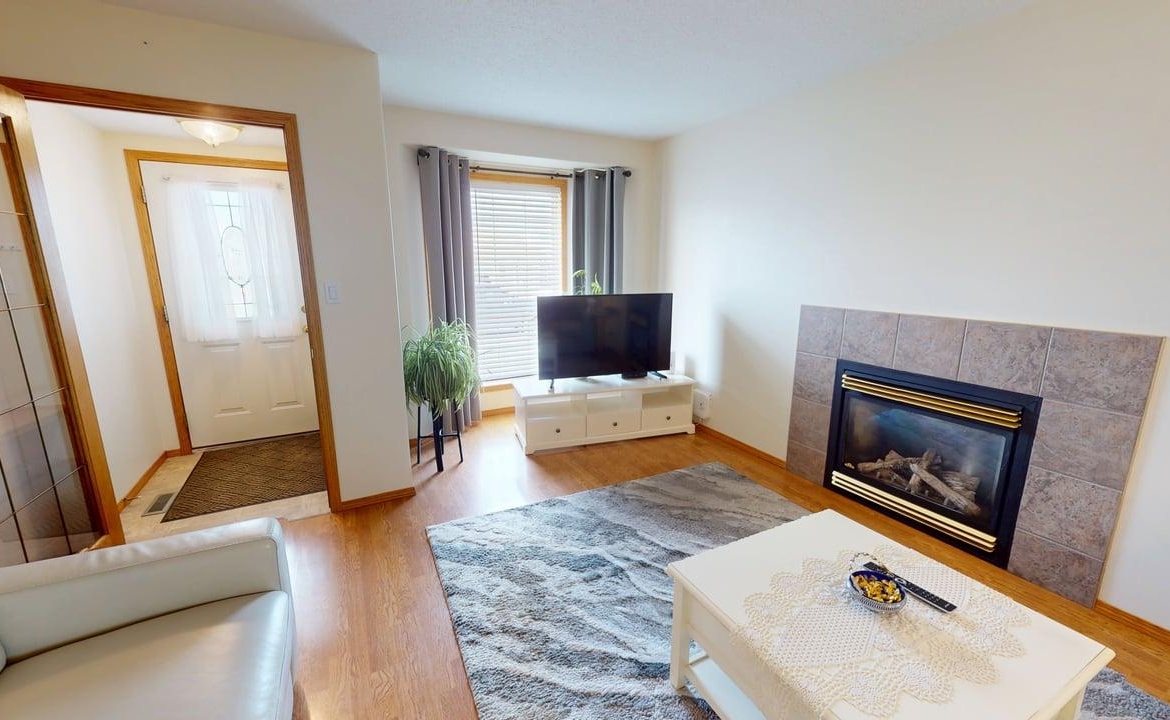 3907 46 St