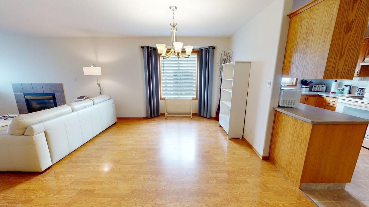 3907 46 St