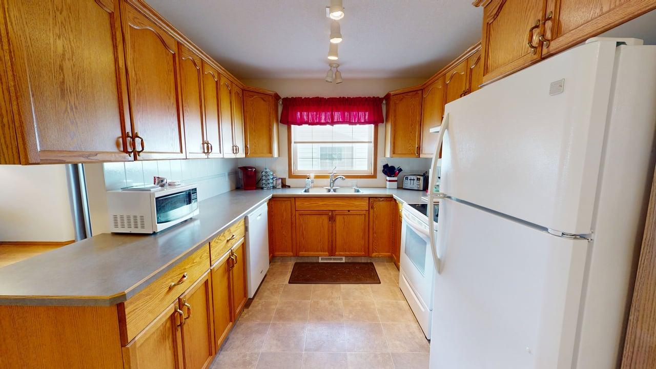 3907 46 St