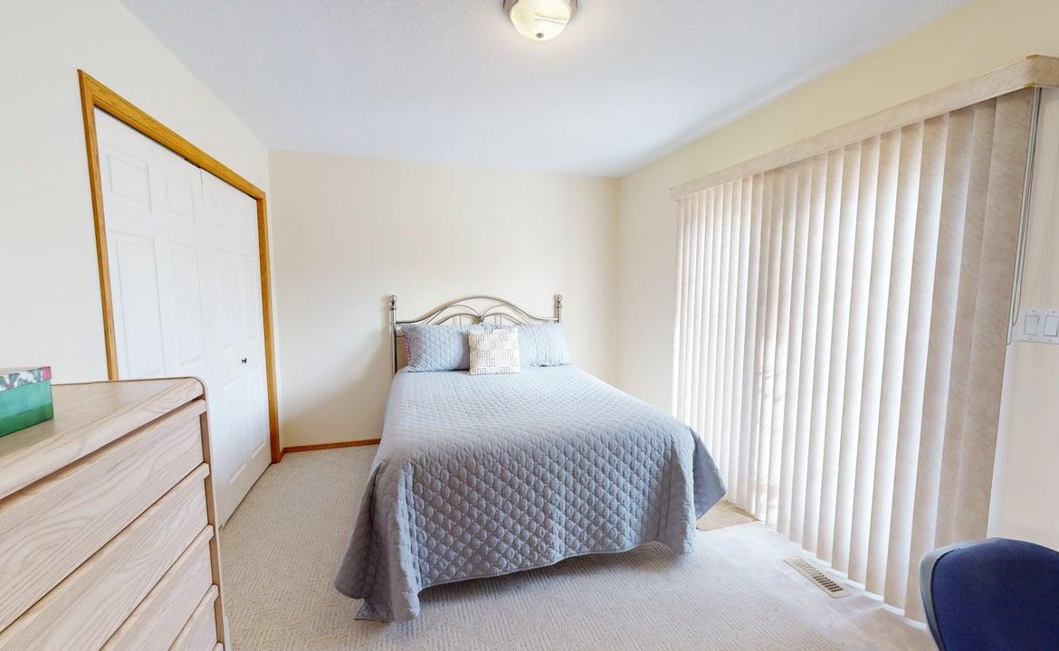 3907 46 St