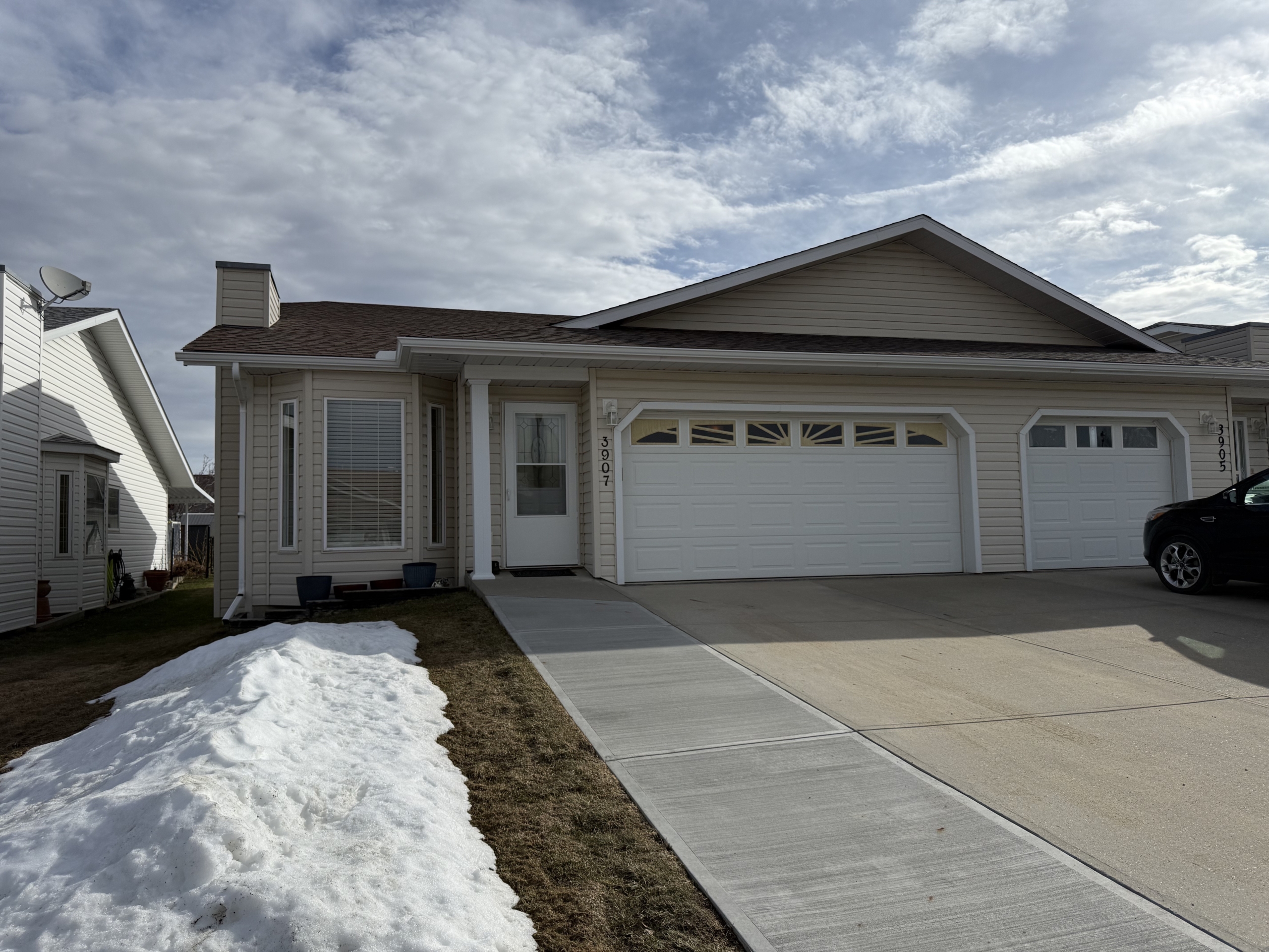 3907 46 St