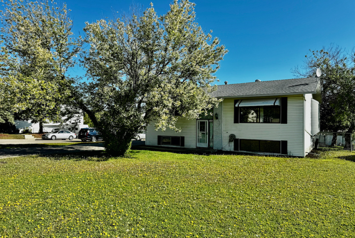 4824 55 Ave