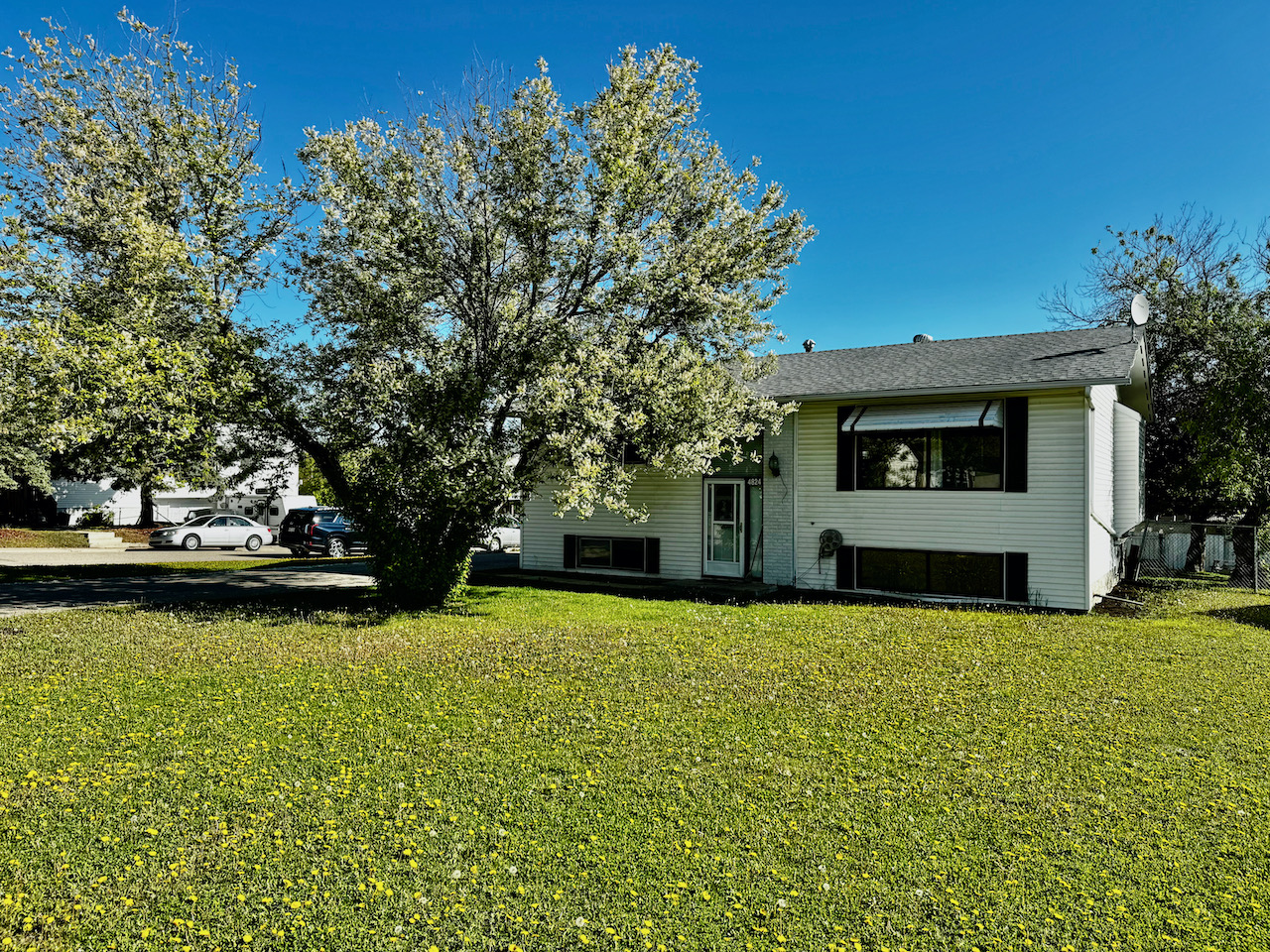 4824 55 Ave