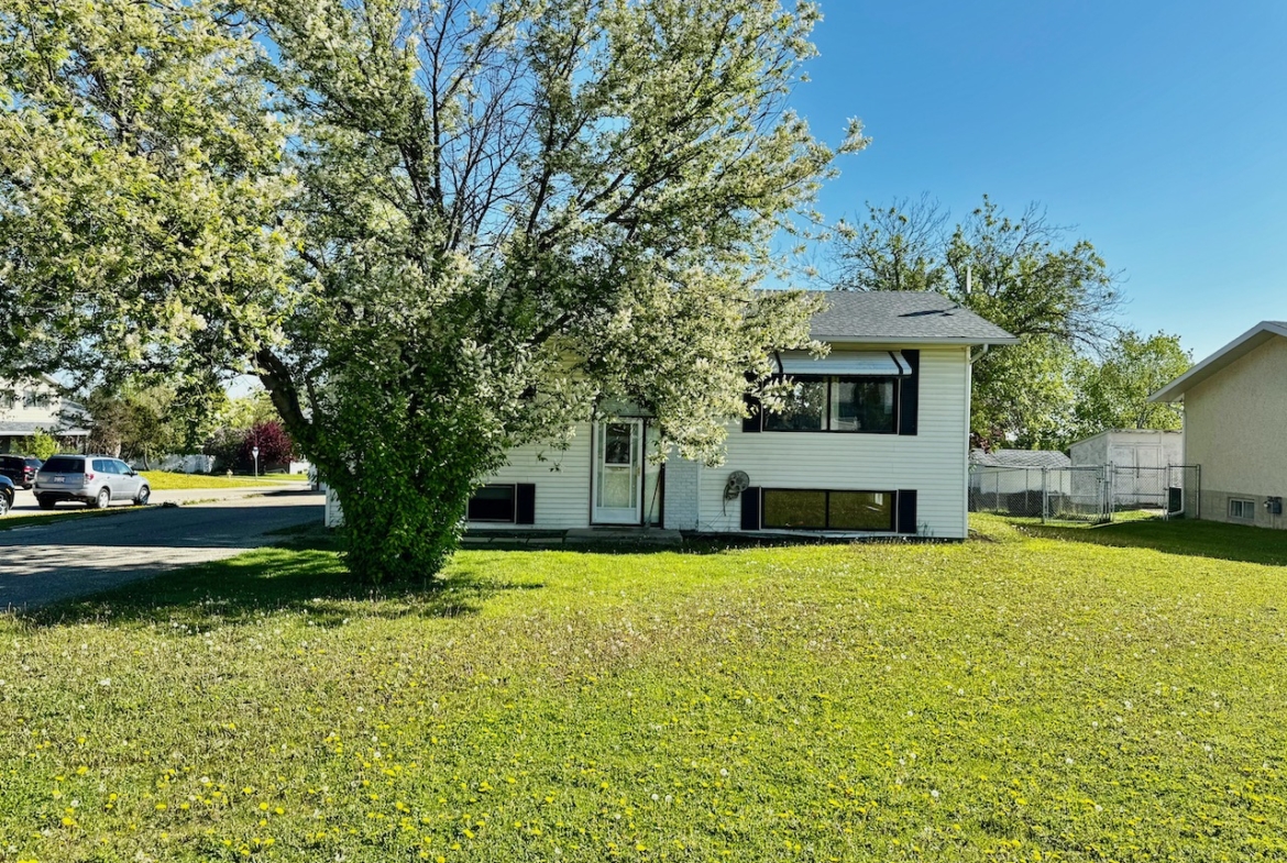 4824 55 Ave