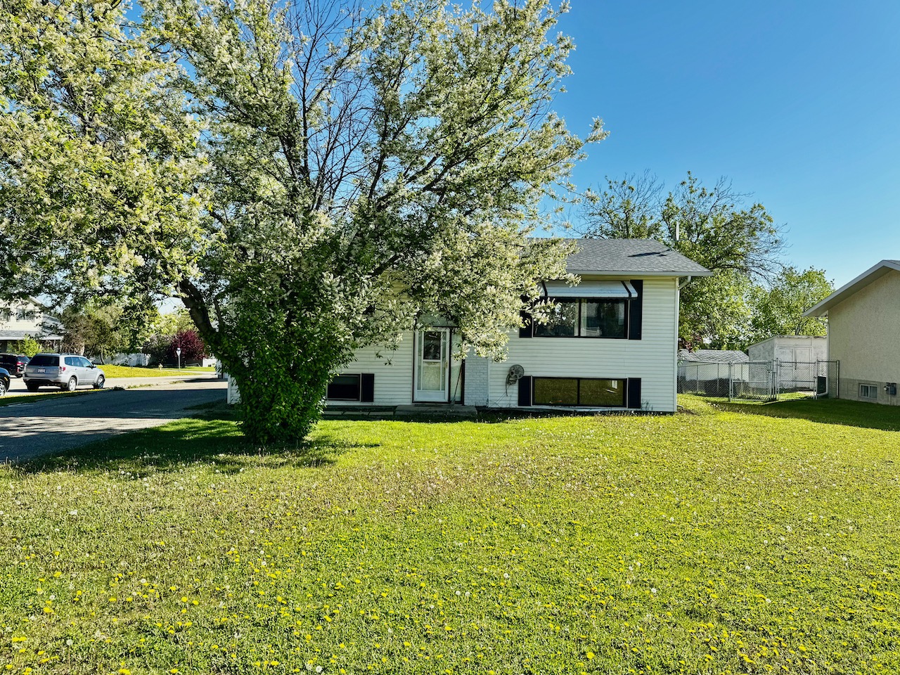 4824 55 Ave