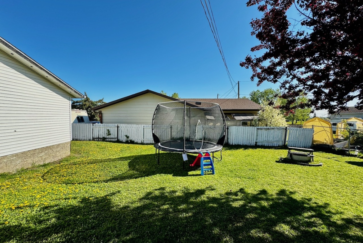 4824 55 Ave