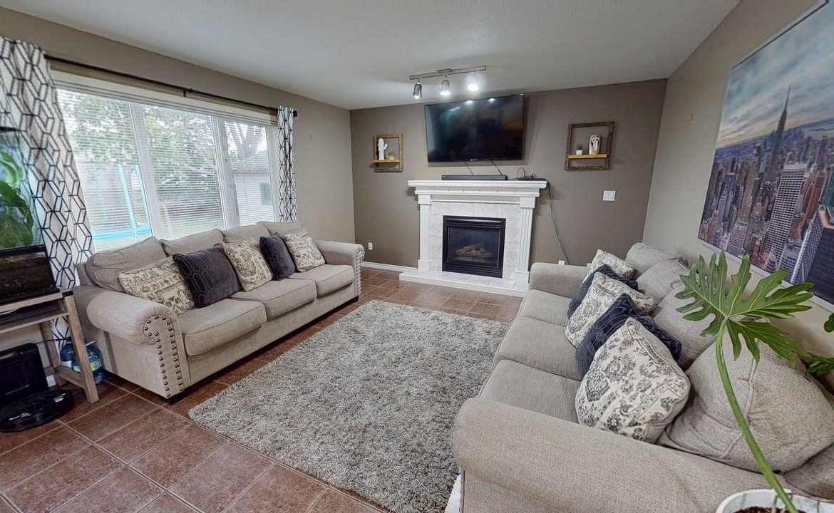 4121 46 Ave