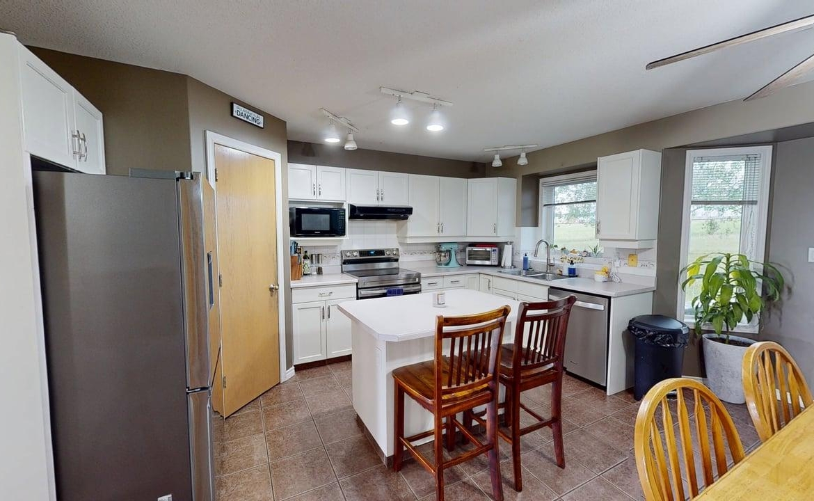 4121 46 Ave