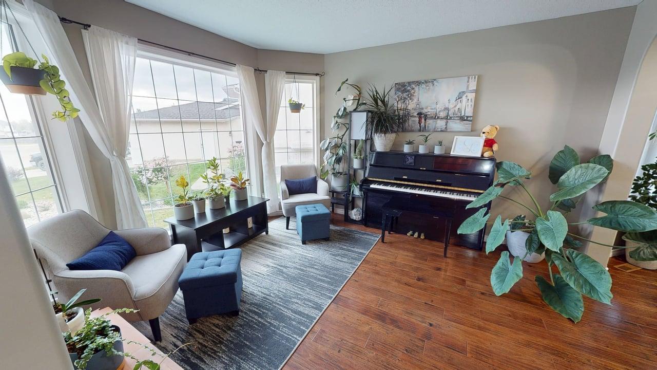 4121 46 Ave