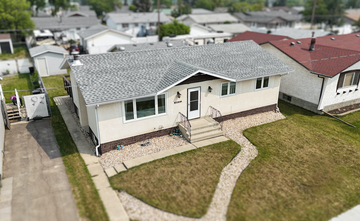 4544 43 Ave