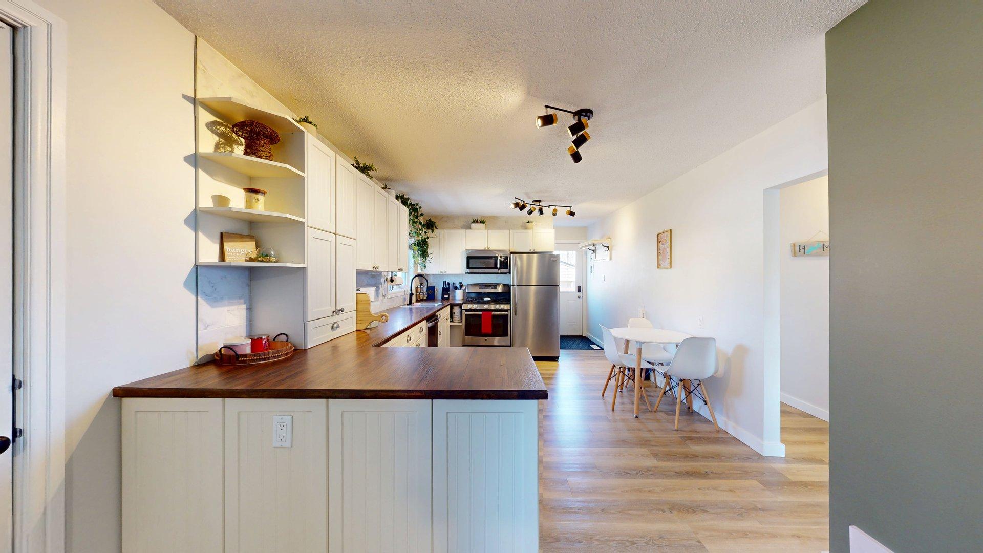 4901 44 St
