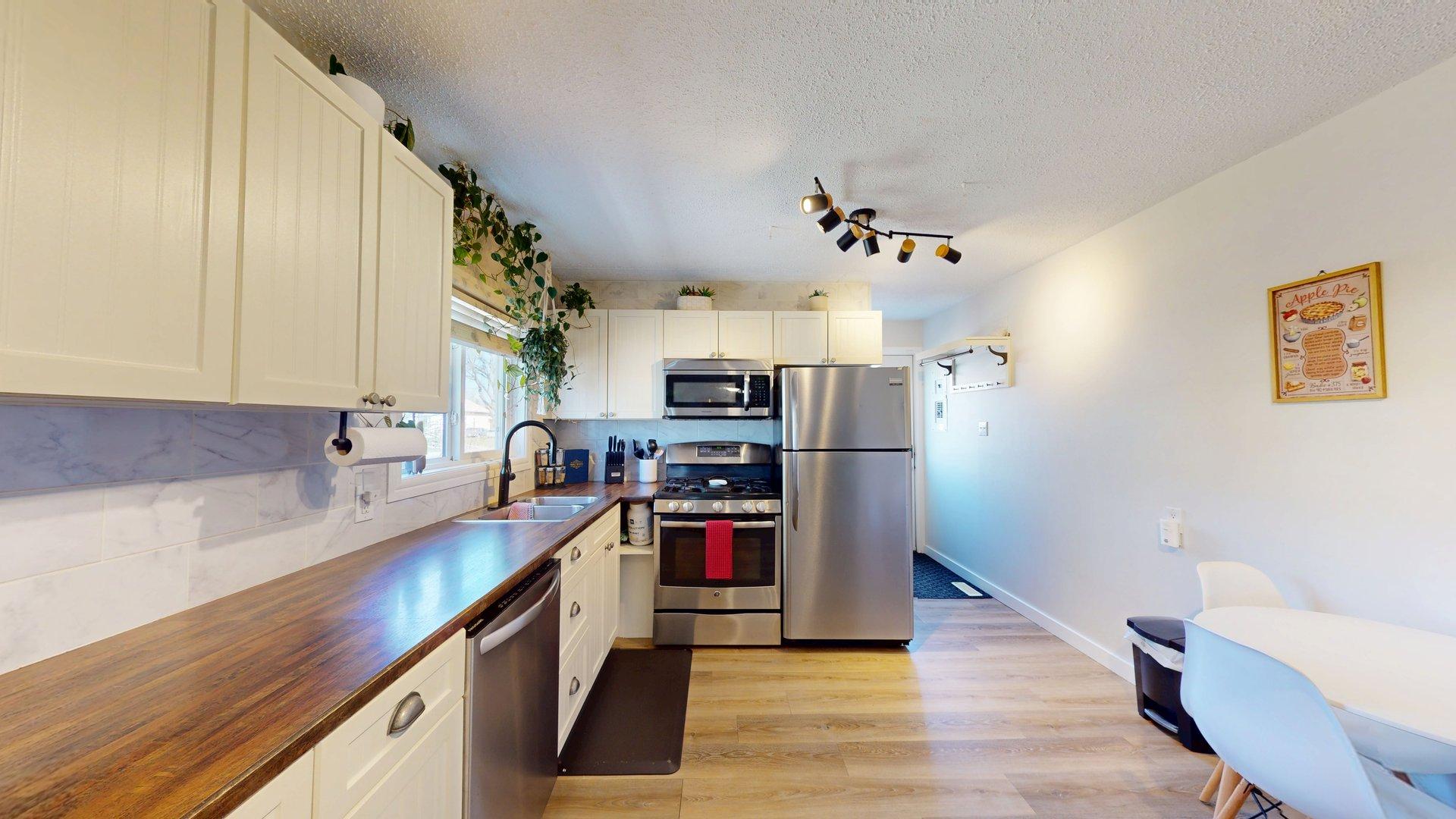 4901 44 St