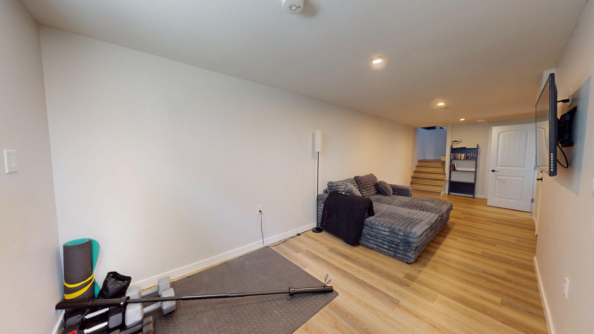 4901 44 St