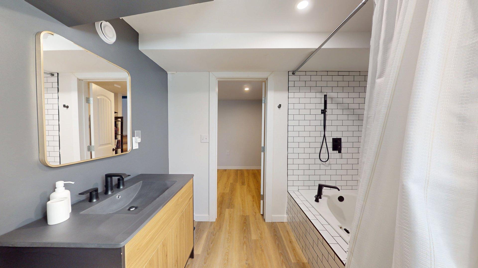 4901 44 St