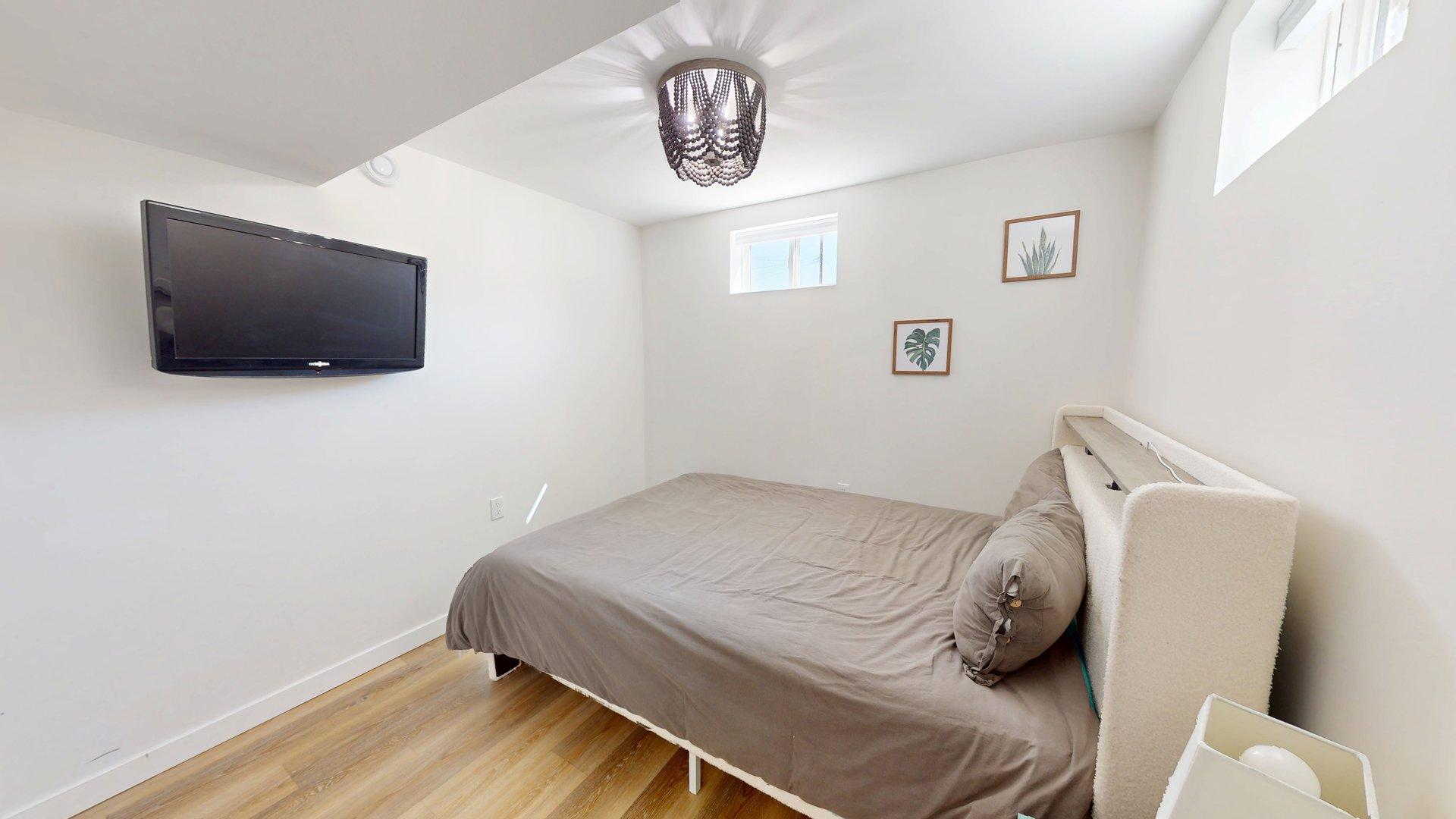 4901 44 St