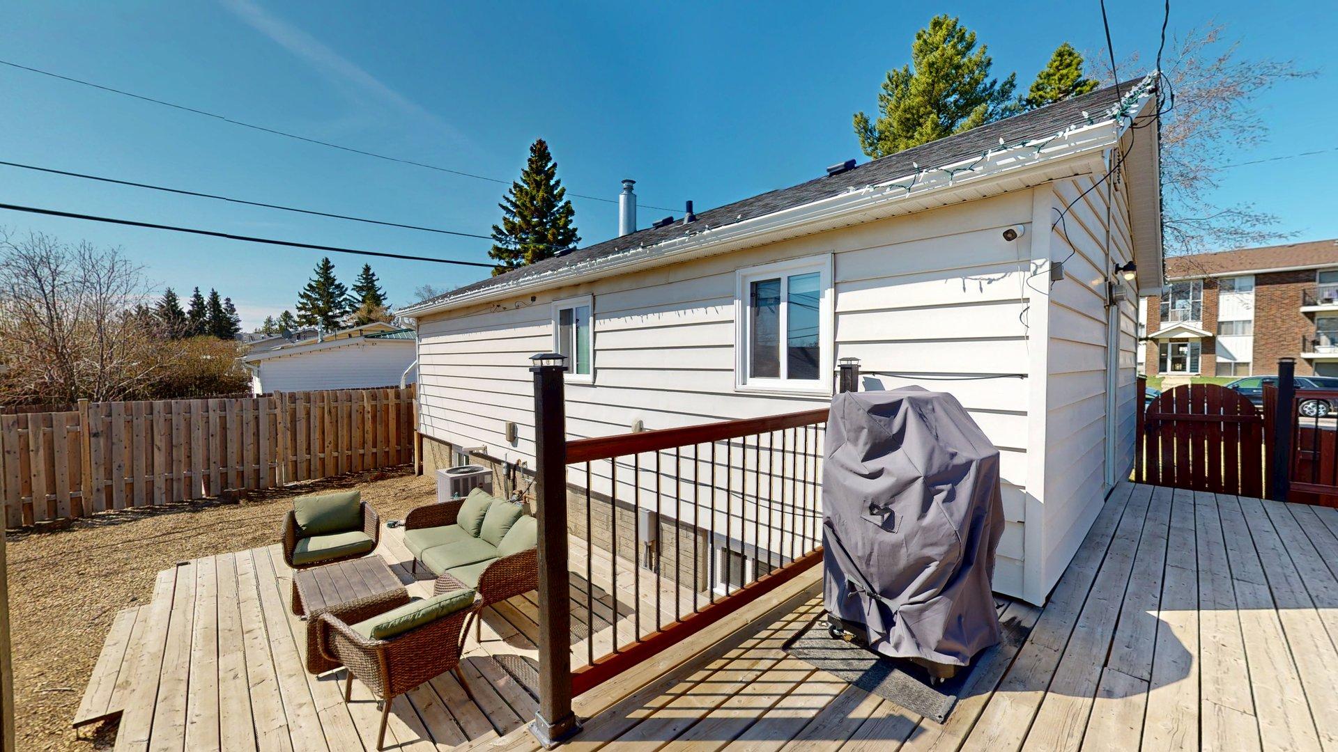 4901 44 St