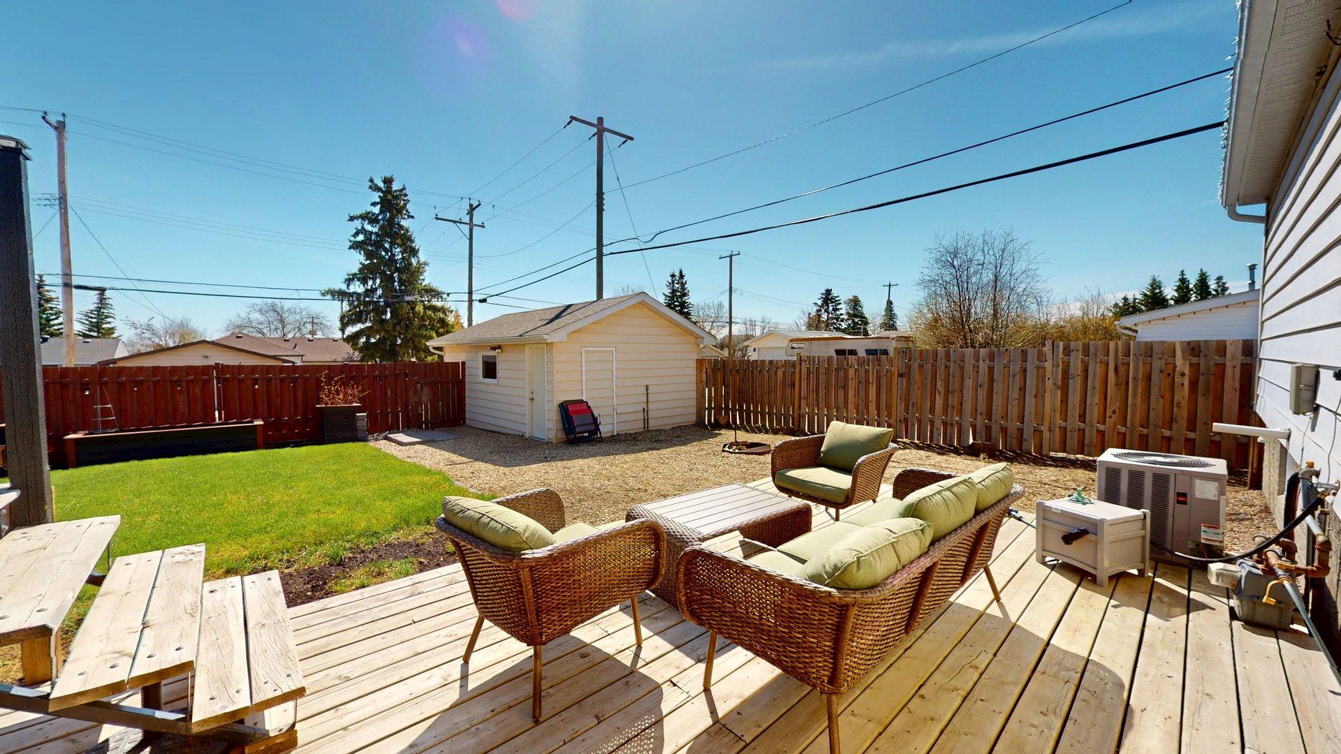 4901 44 St