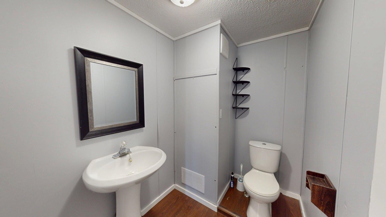 #74 5644 50 St