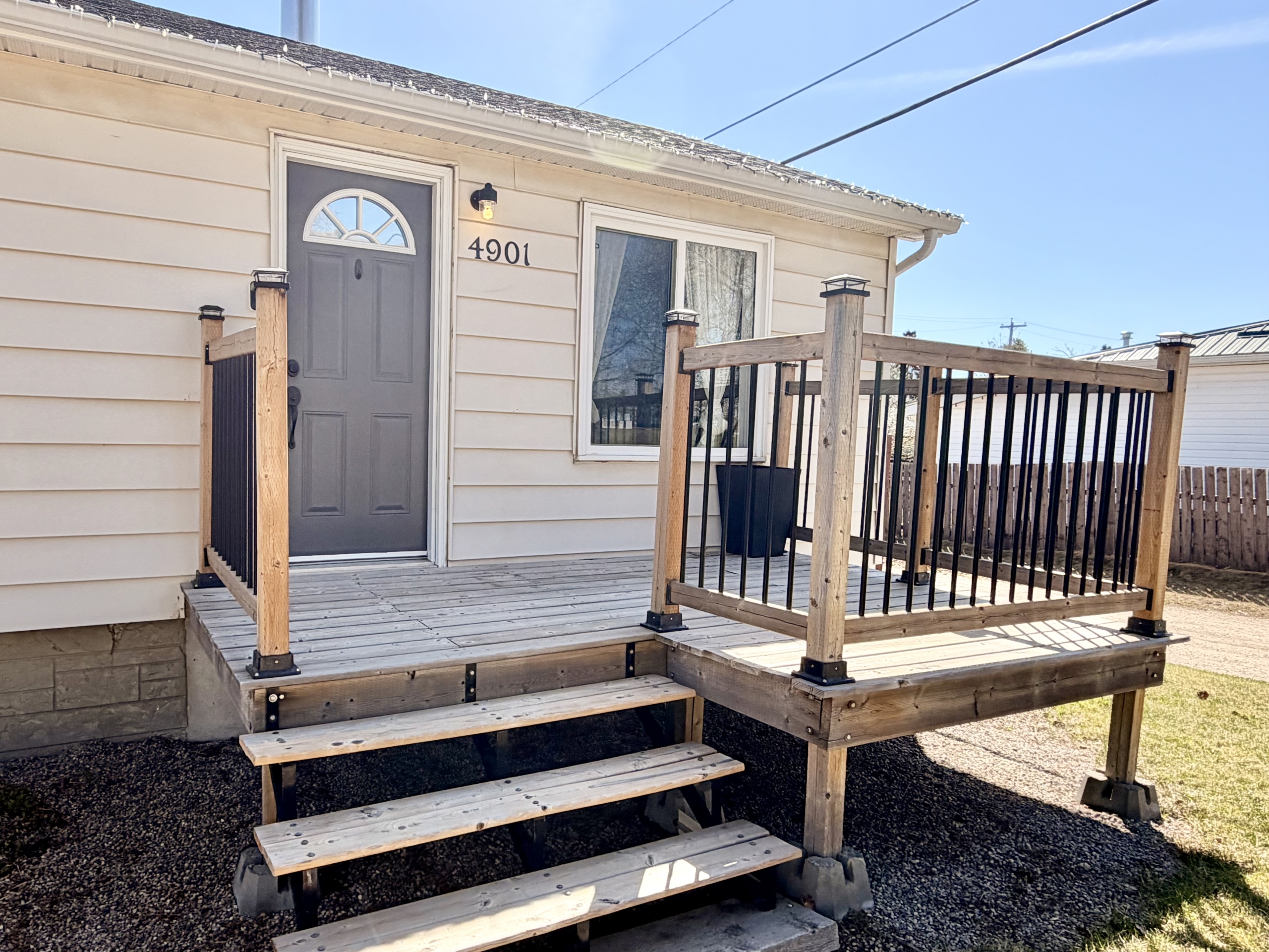 4901 44 St