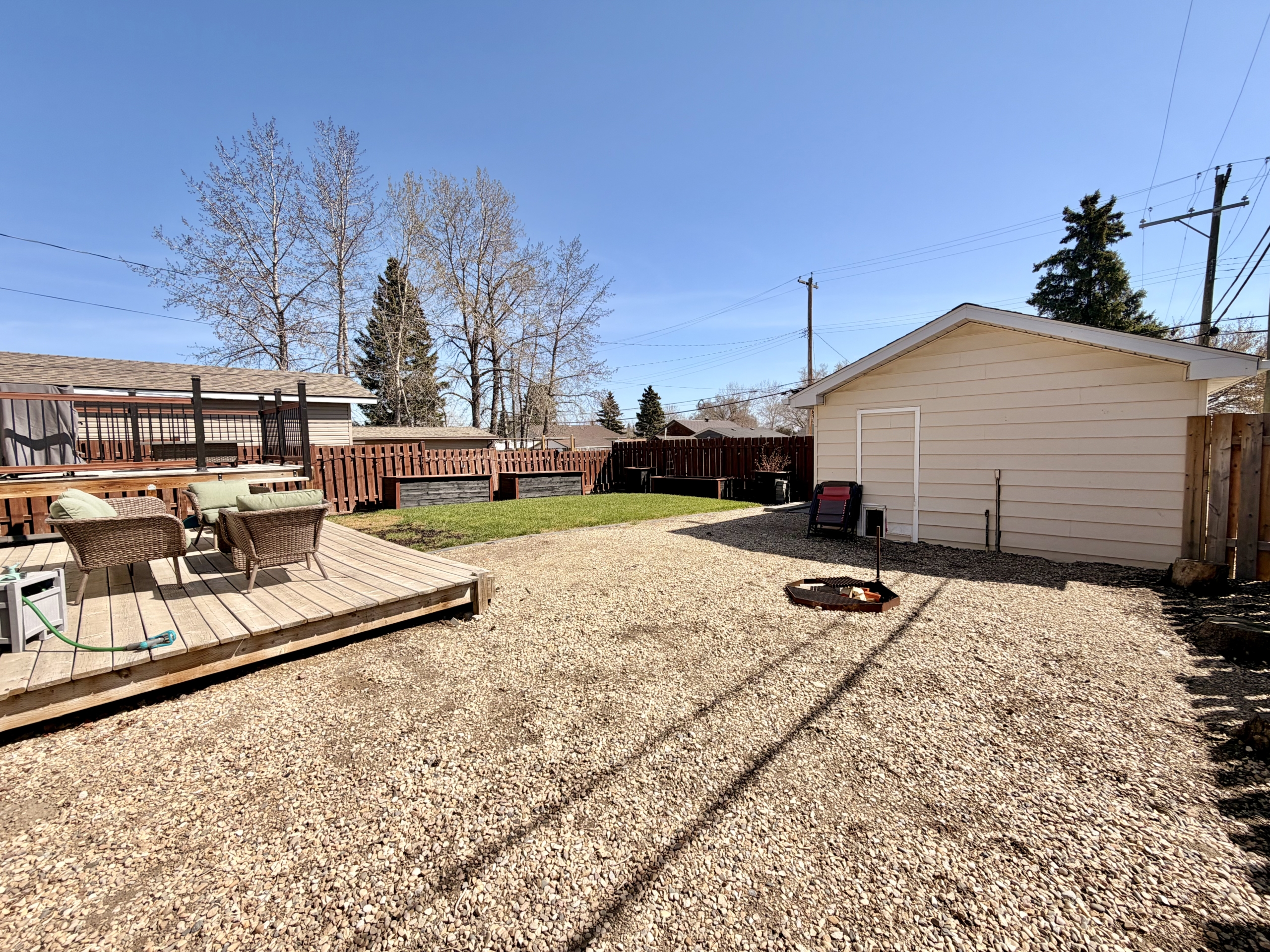 4901 44 St