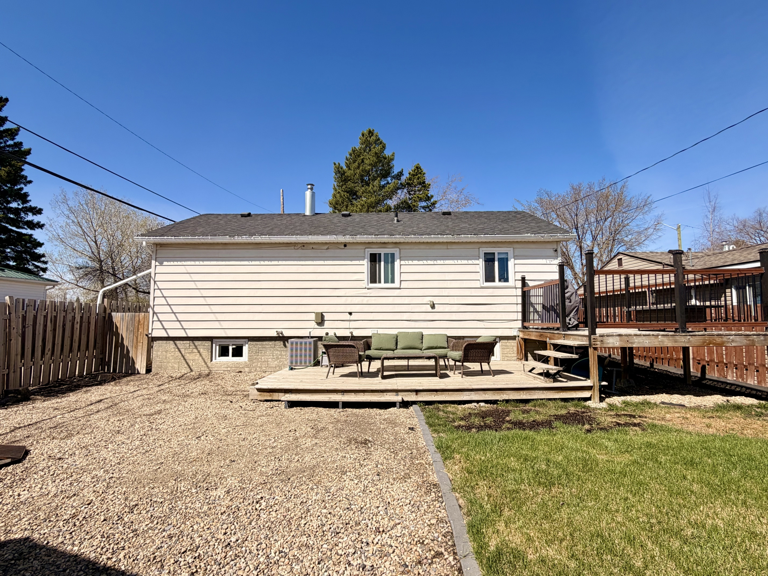 4901 44 St