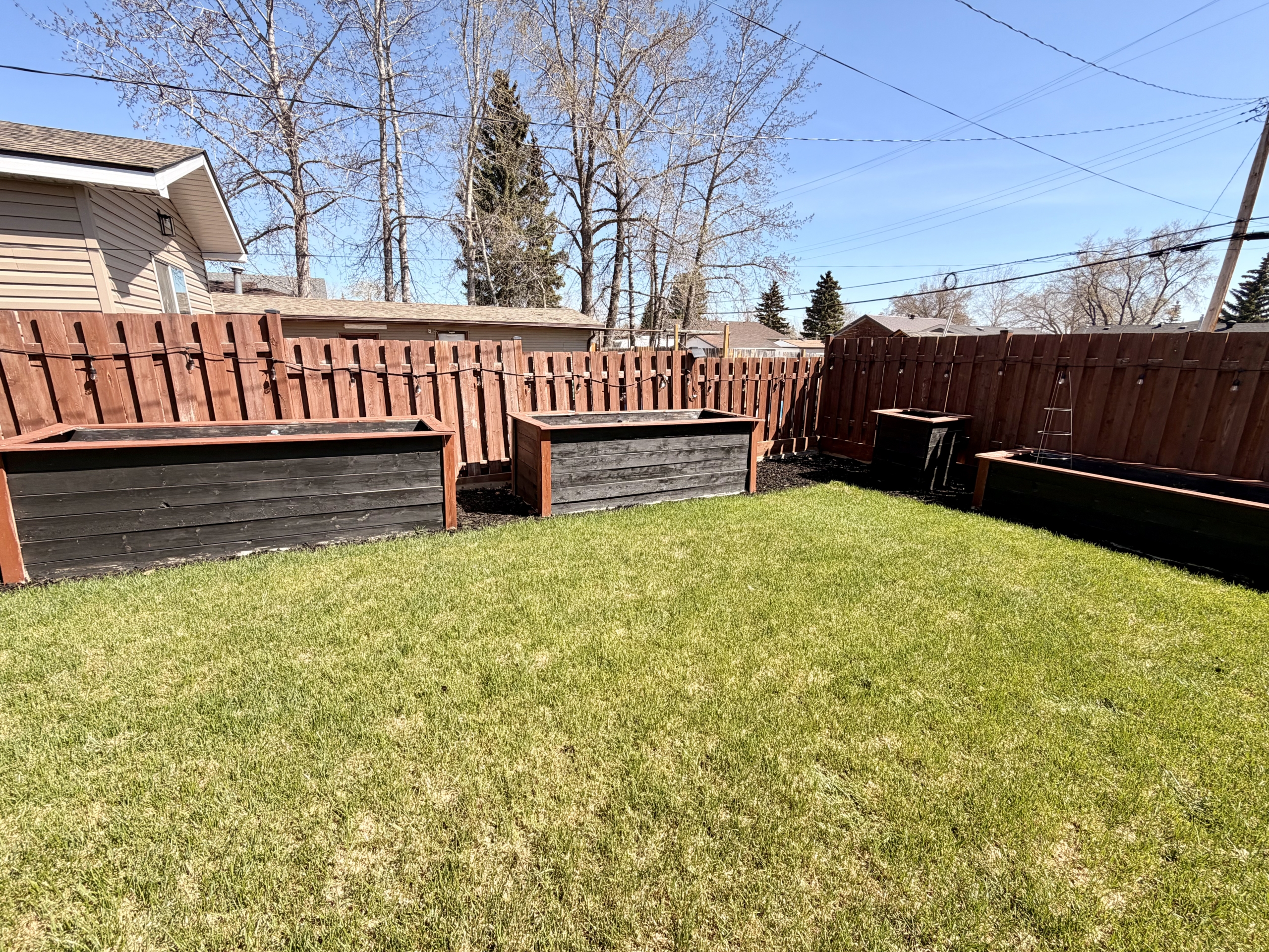 4901 44 St