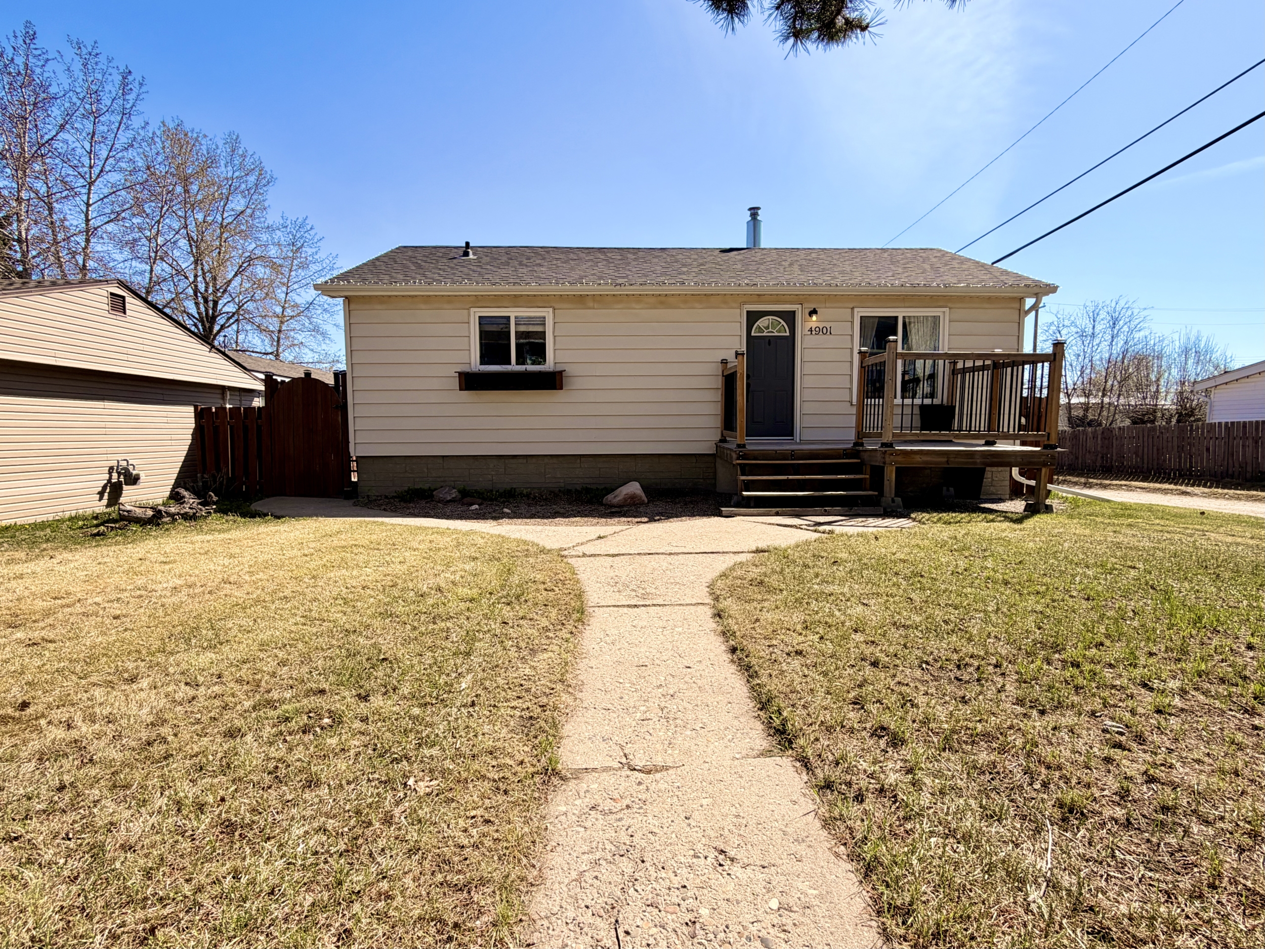 4901 44 St