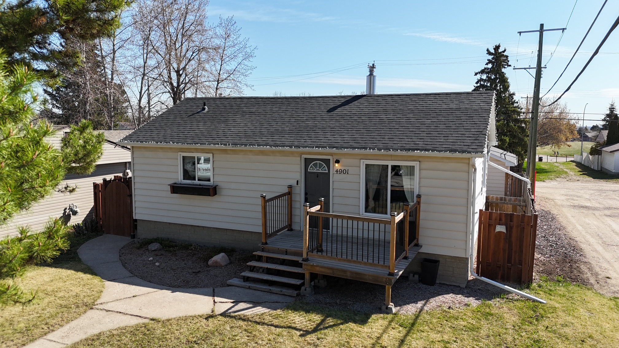 4901 44 St
