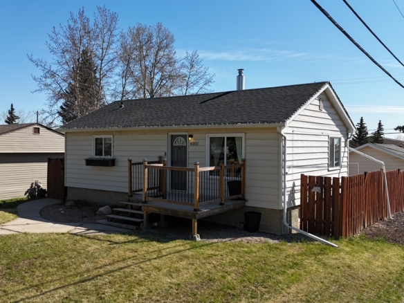 4901 44 St