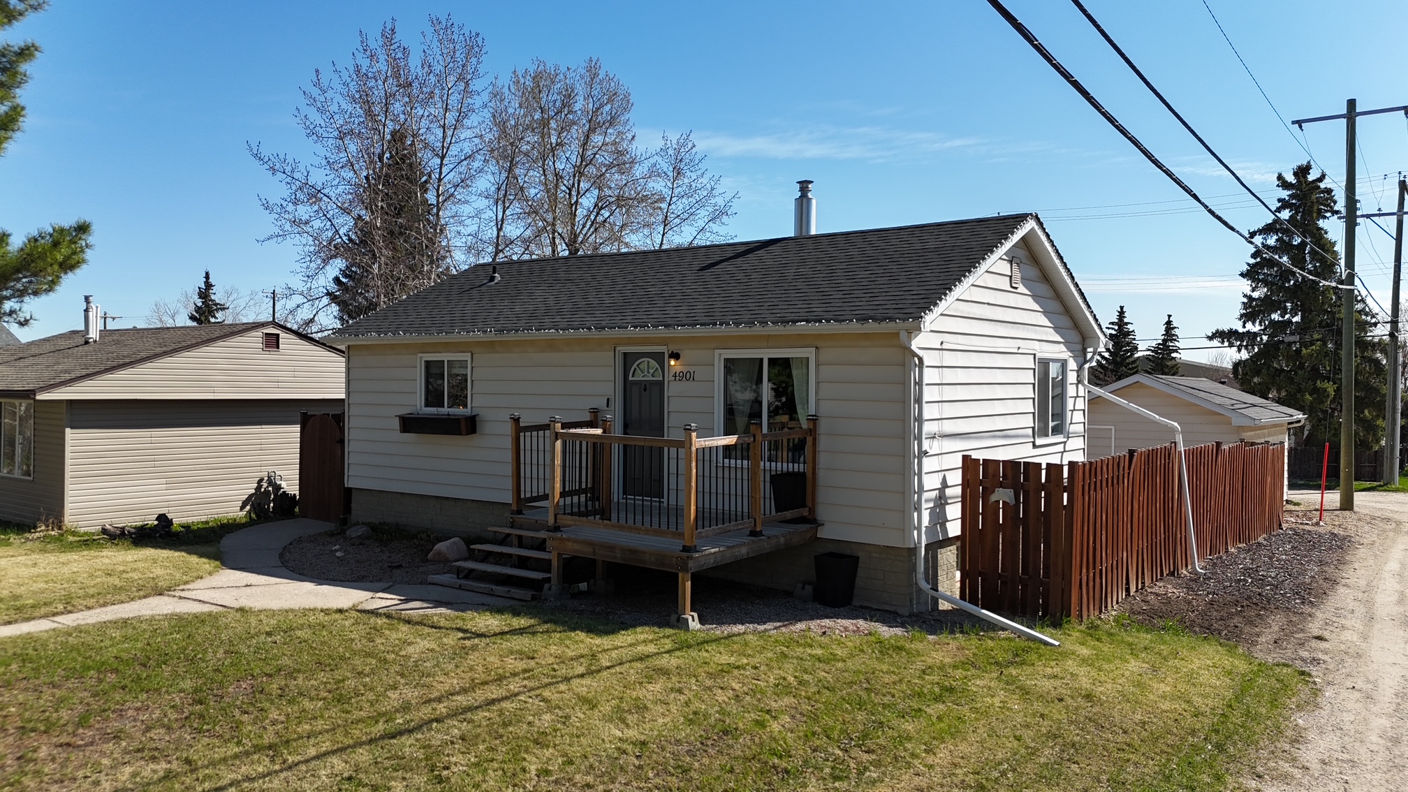 4901 44 St