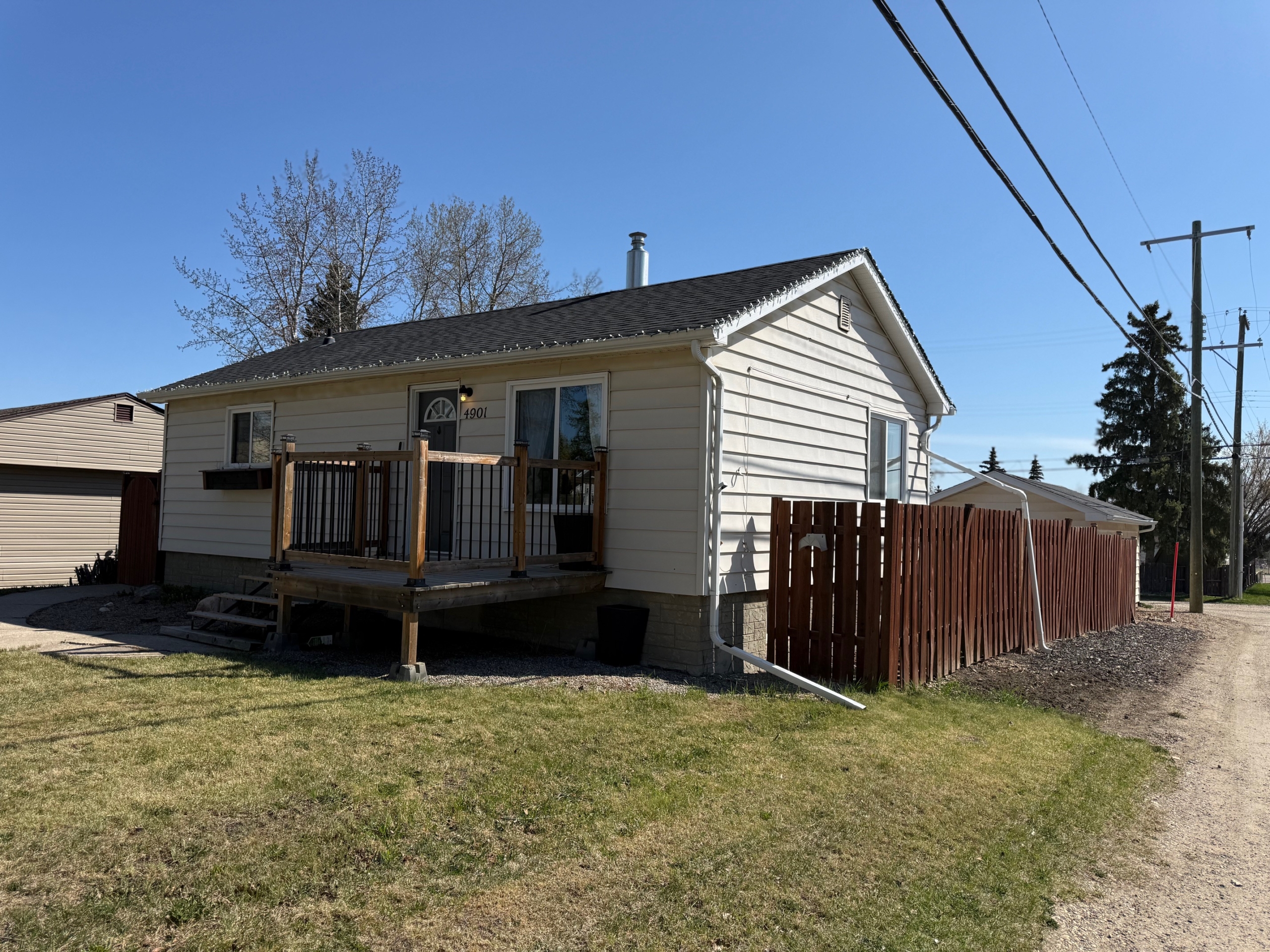 4901 44 St