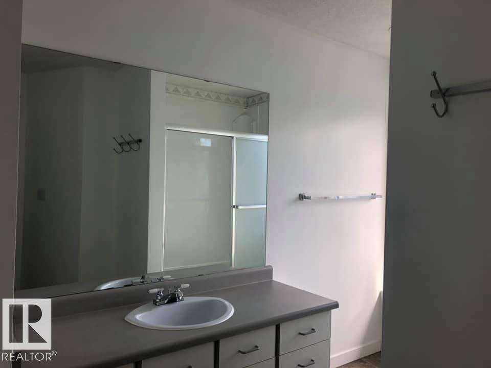 4805 47 St