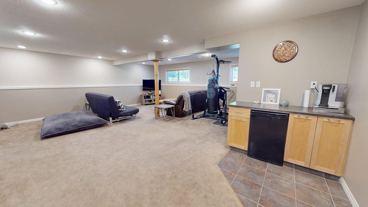 4404 Madsen Ave
