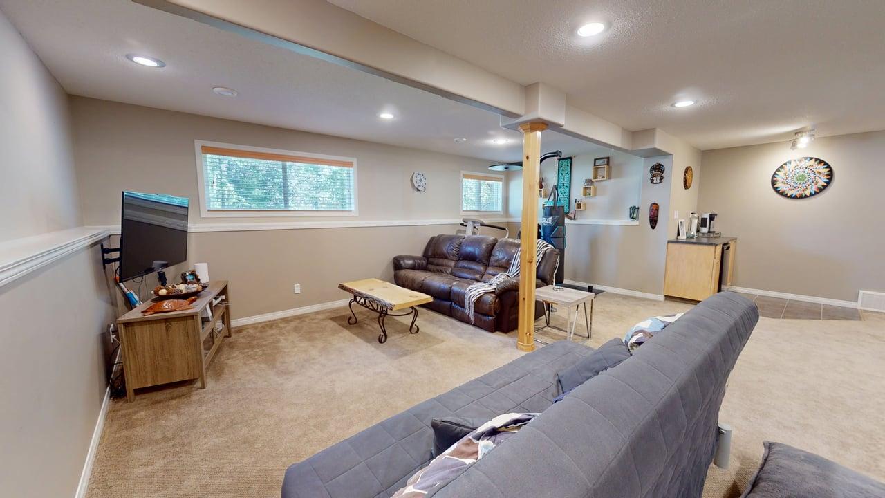 4404 Madsen Ave