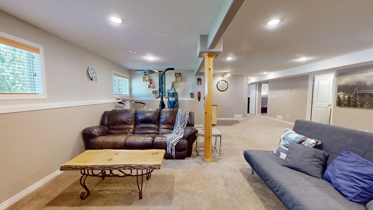 4404 Madsen Ave