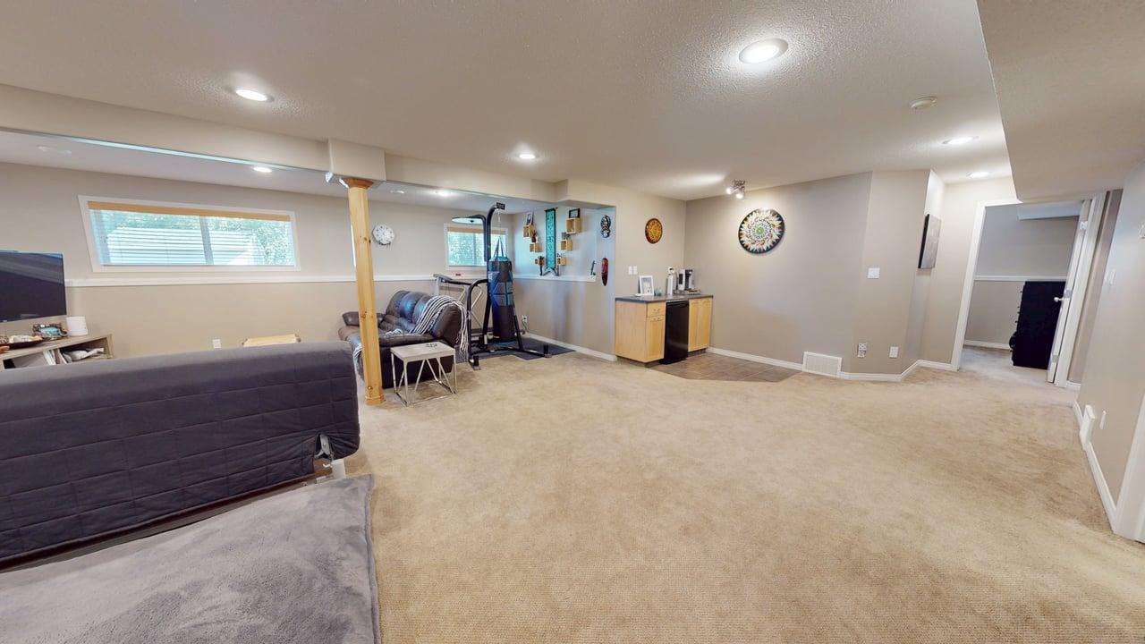 4404 Madsen Ave