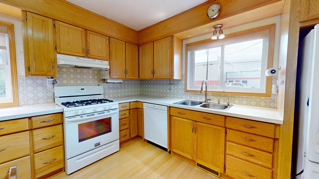 5044 49 St