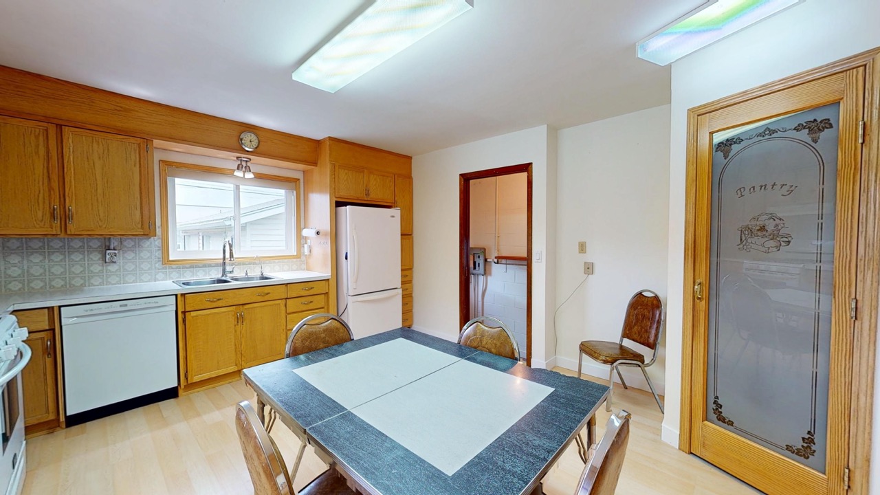 5044 49 St