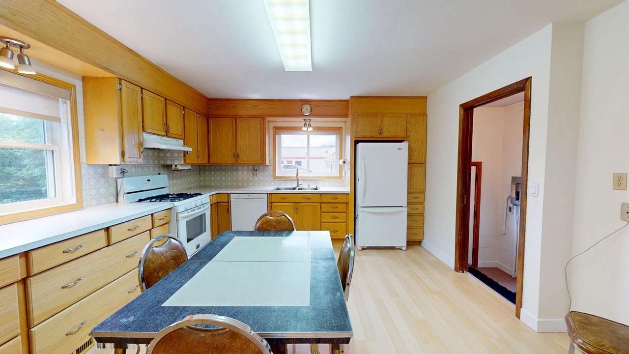 5044 49 St