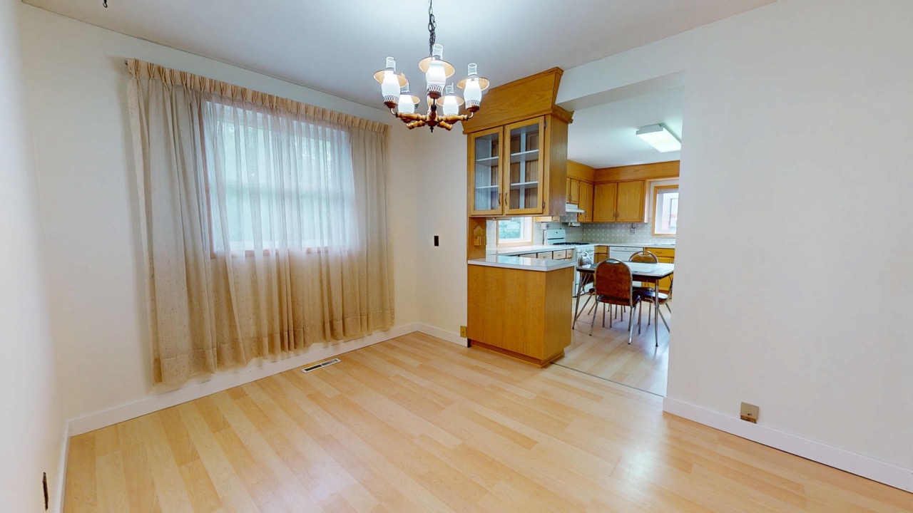 5044 49 St