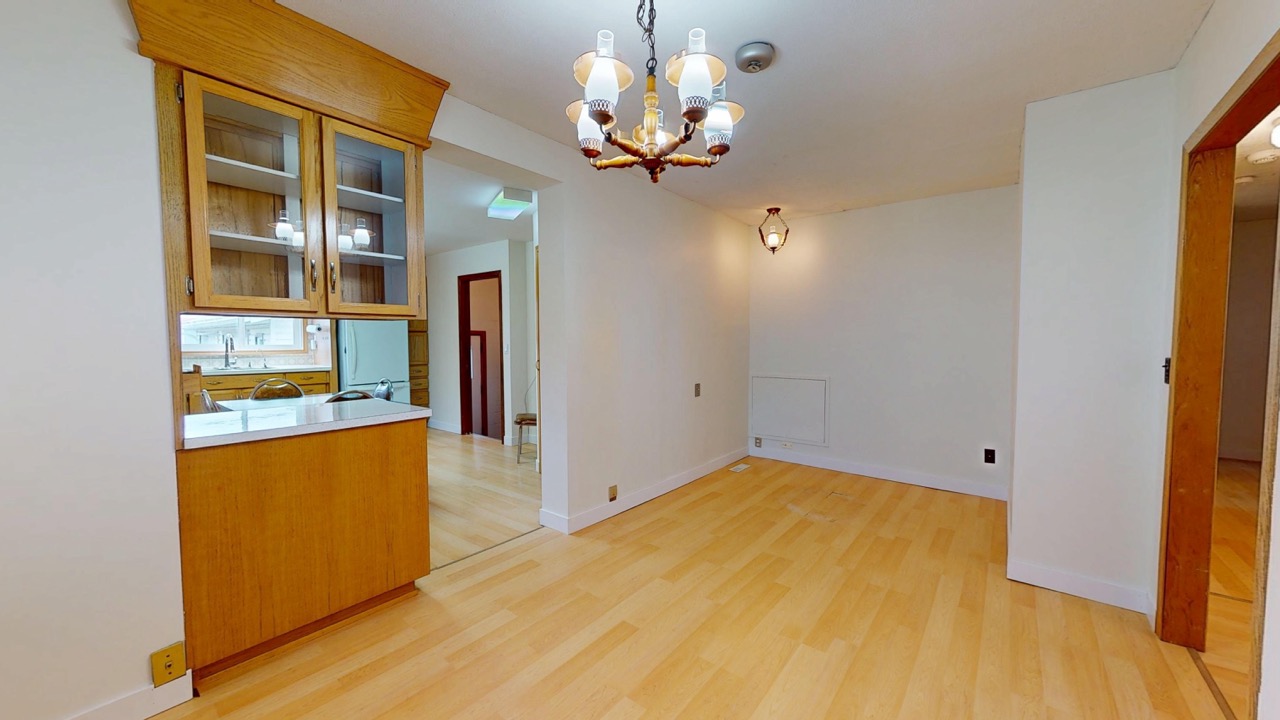 5044 49 St