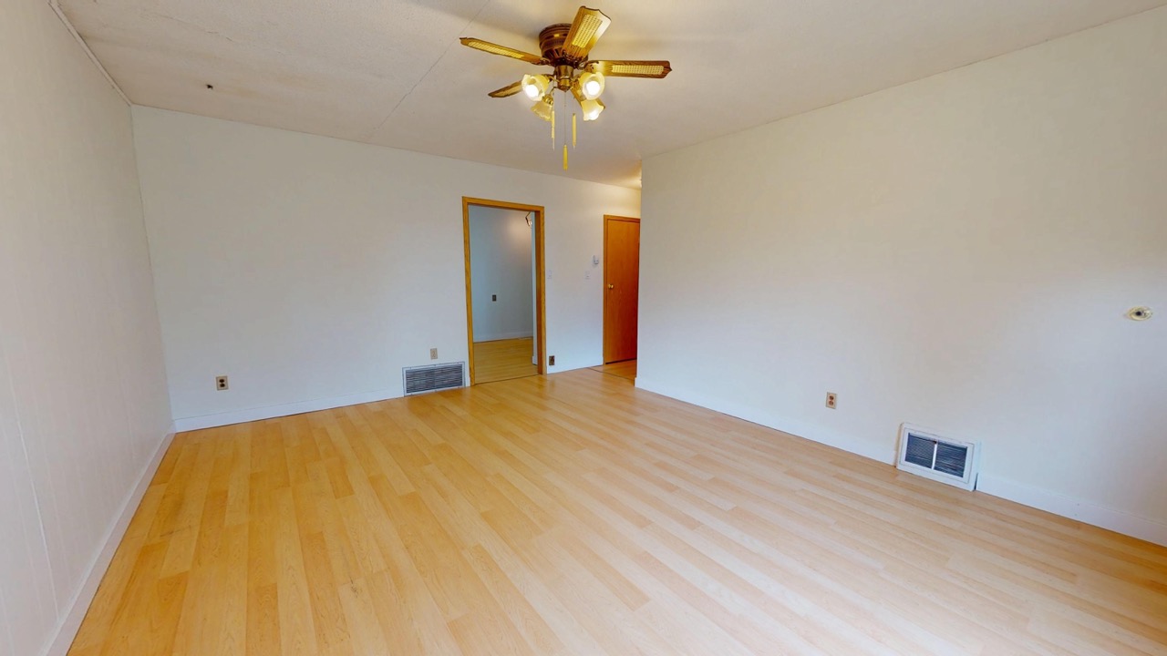 5044 49 St