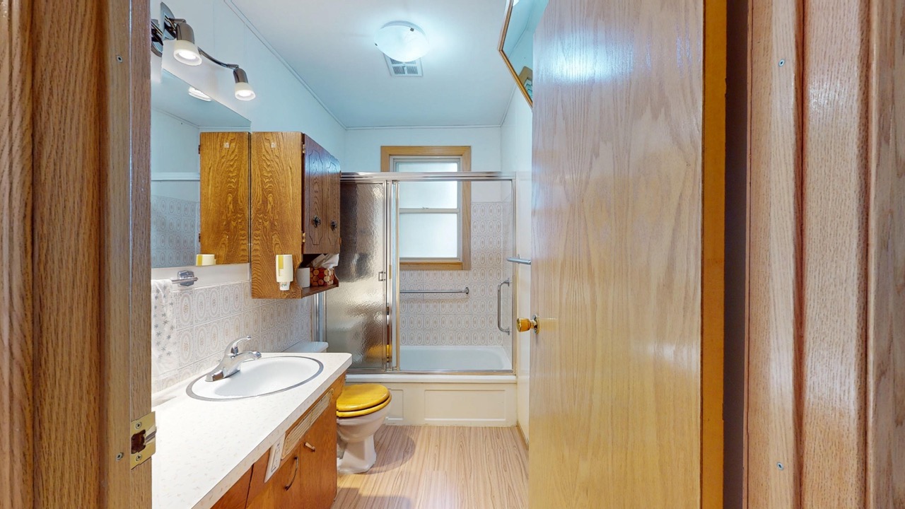 5044 49 St