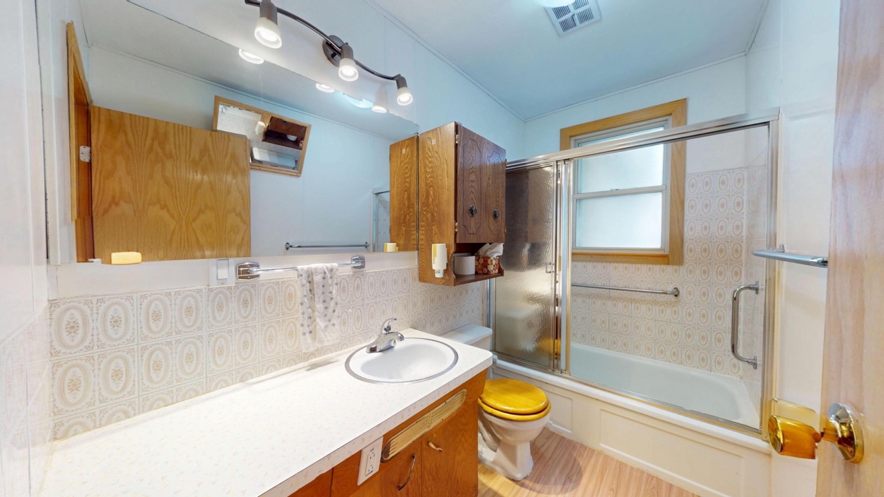 5044 49 St