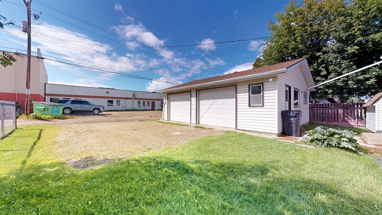 5044 49 St