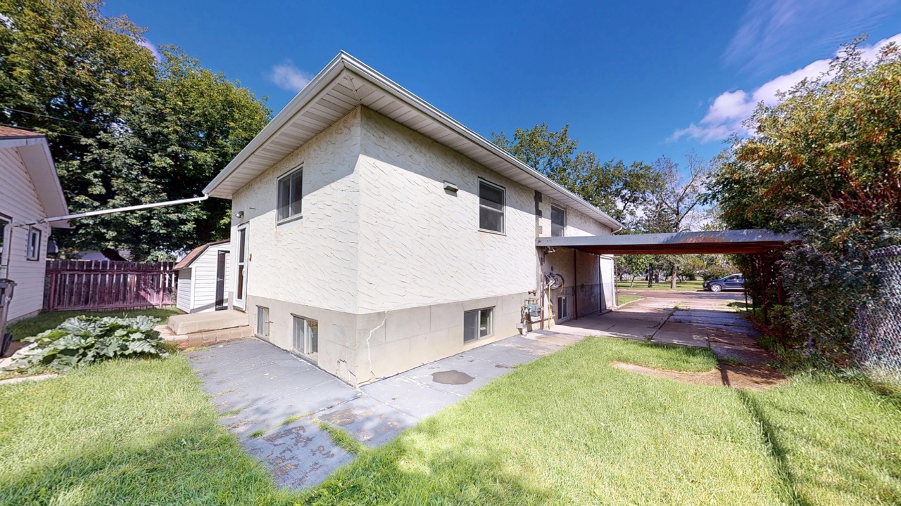 5044 49 St