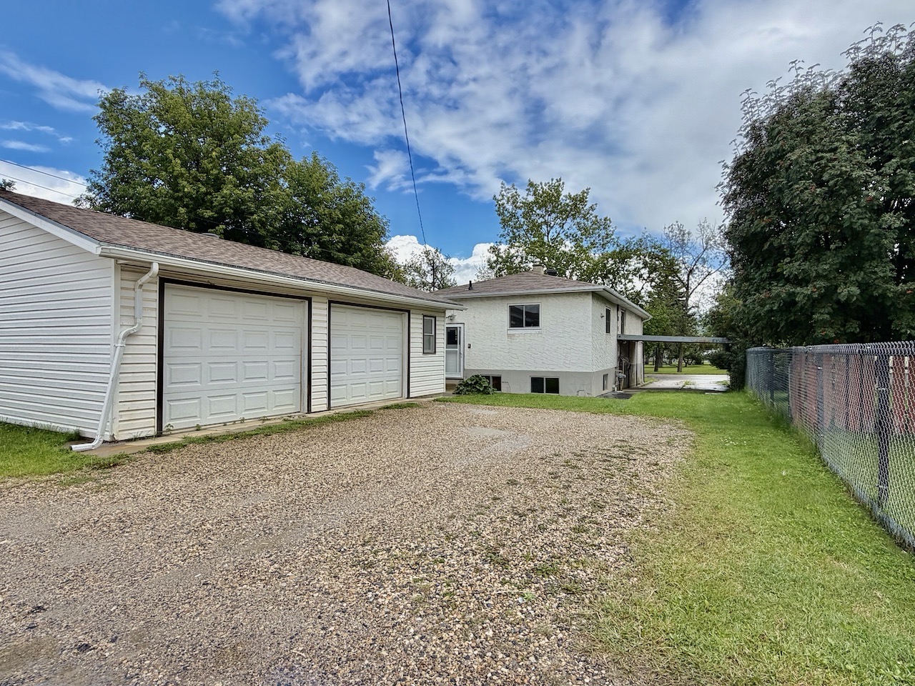 5044 49 St