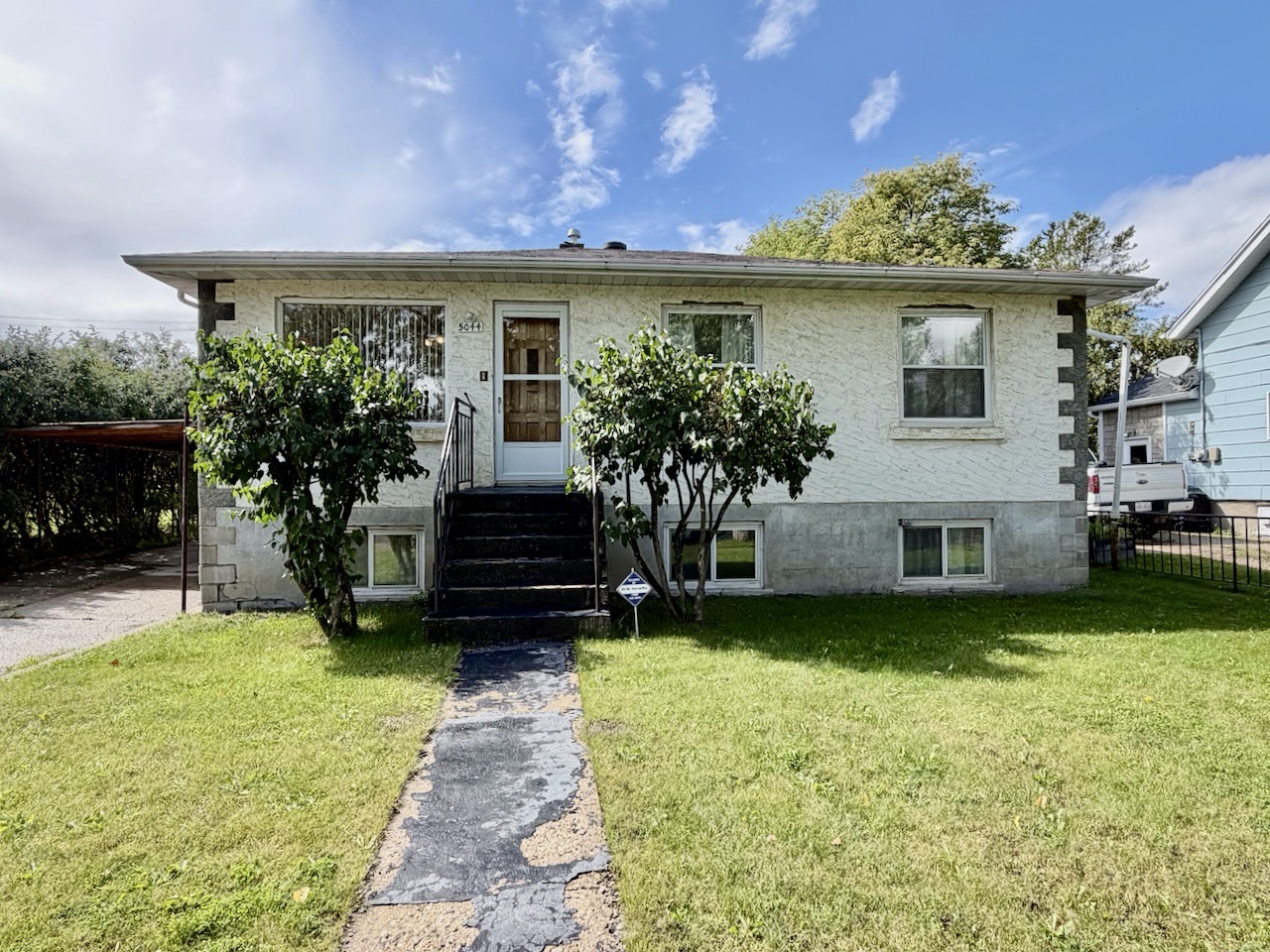 5044 49 St